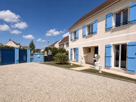 maison de 8 pièces de 140 m² à neuilly-en-thelle