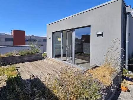 studio avec espace nuit de 42m2 et terrasse de 16m2 au calme