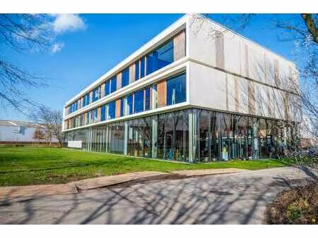 bureau aménagé et pret à l'emploi près du e17