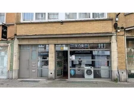berchem  quartier commerçant  commerce ± 128m² + cave 40m²