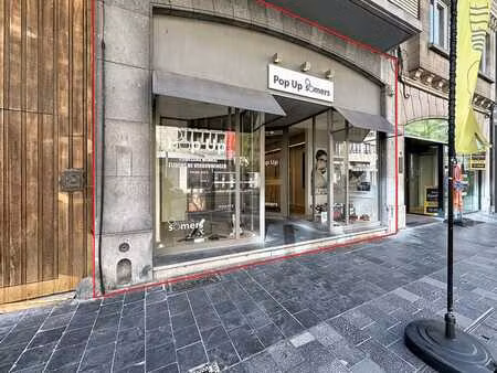 propriété commerciale dans un emplacement privilégié à louer