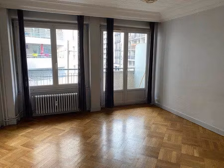 location appartement 2 pièces 59 m² à villeurbanne (69100)  900 €