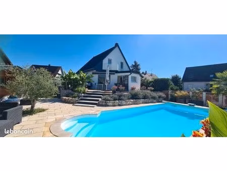 maison rénovée avec piscine à rosenau