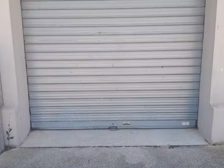 loue un emplacement dans garage pour moto sur villegly
