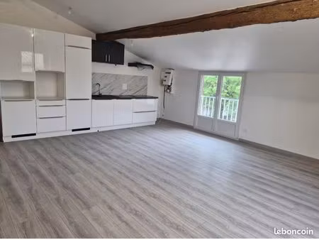 loue appartement t 4 de 85m2 totalement refait à neuf climatisé et cuisine équipée
