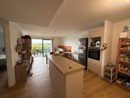 t2 meublé avec grande varangue  box fermé et vue montagne – le tampon