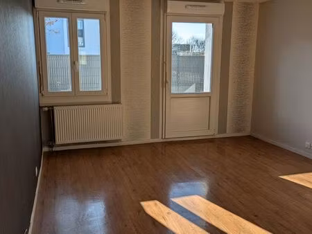 appartement t3 à louer avec terrasse et parking loyer 750 hors charges