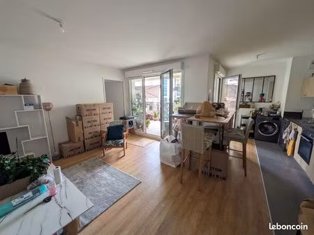 appartement 2 pièces lumineux avec terrasse – quartier des docks  saint-ouen-sur-seine