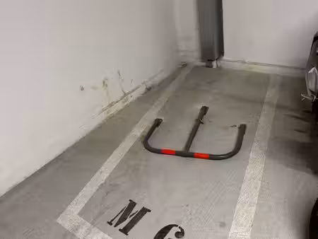 parking moto / scooter sécurisé – clichy (22 bis rue dagobert)