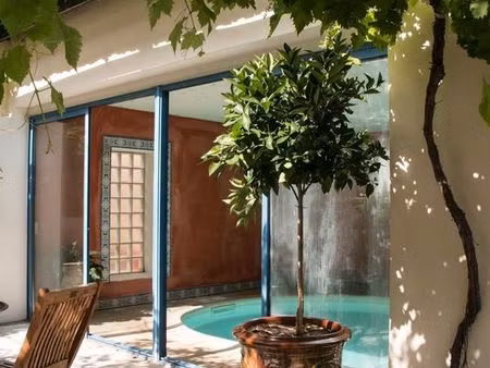 centre-ville de nîmes - maison avec jardin et piscine intérieure