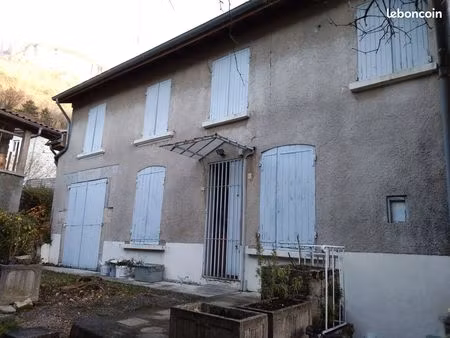 loue maison de village