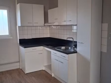 à louer – t3 de 50 m² avec garage/atelier attenant d'environ 30m² – montchanin centre