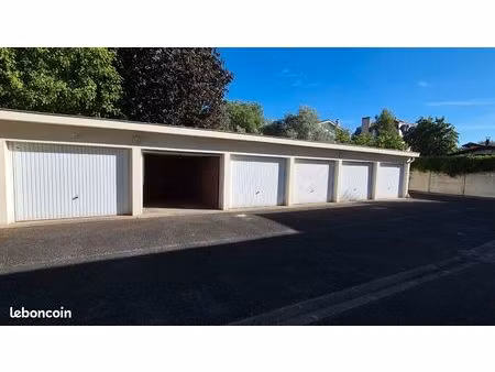 box 13m2 porte électrique le bouscat