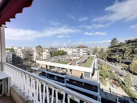 location meublée appartement 1 pièce 29.2 m² à cannes (06400)  847 €