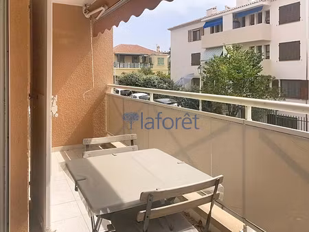 location meublée appartement 2 pièces 31.17 m² à carqueiranne (83320)  850 €