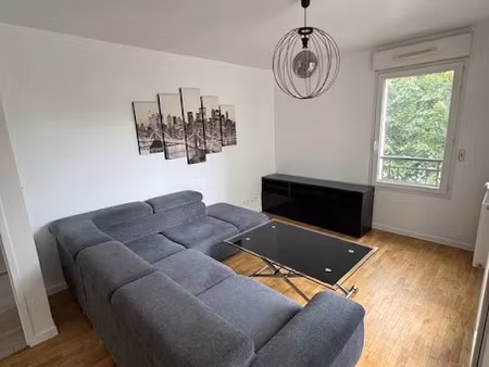 location meublée appartement 3 pièces 56 m² à courcouronnes (91080)  1 100 €