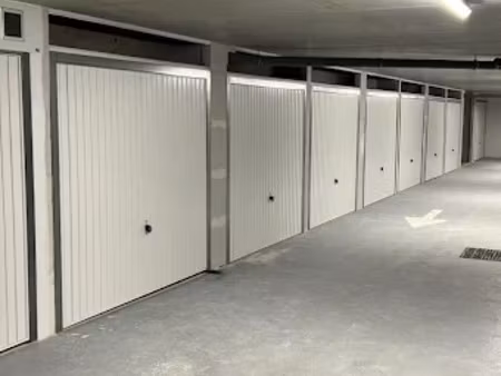 location parking 12 m² à fontenay-aux-roses (92260)  120 €