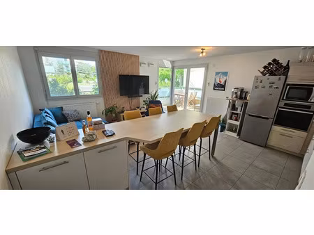 location meublée appartement 3 pièces 66 m² à cran-gevrier (74960)  1 493 €