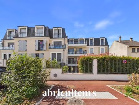 appartement t3 avec balcon - 54m² - garches