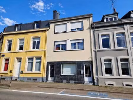 immeuble mixte situé à deux pas du centre-ville et la gare