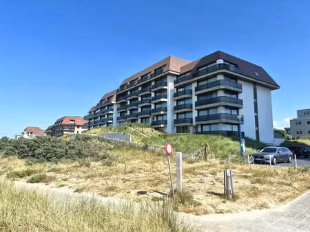 appartement spacieux avec vue directe sur la mer à vendre