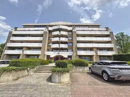 peb : c - appartement lumineux avec deux terrasses