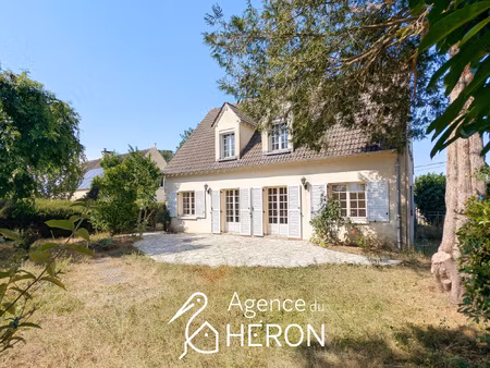 beau pavillon traditionnel 171 m2 à rafraîchir proche nemour