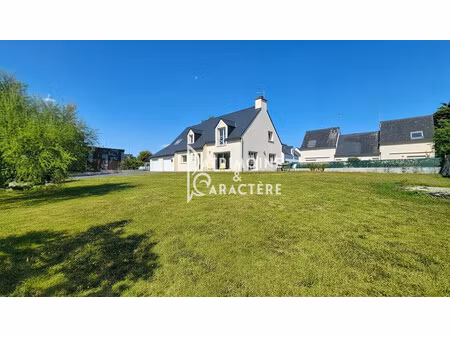 proche des plages de penvins  spacieuse et lumineuse maison fami