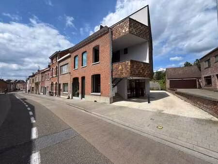 duplex-appartement met ruim z-terras en autostaanplaats