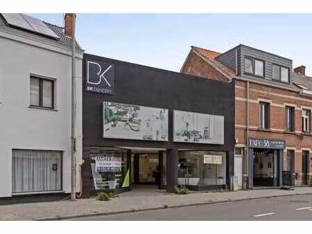 spacieux local commercial d'une superficie de 883 m²