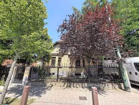 magnifique maison de 4 chambres + bureau et jardin
