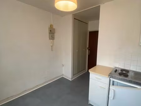 belle chambre meublée