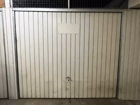 garage fermé sécurisé 13 5 m² angers jean xxiii