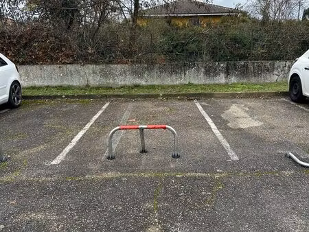 place de parking avec arceau à louer dans la résidence ''le bélier''
