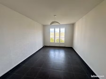 t3 rénové 58m² - balcon + cave + parking (disponible en sus) - résidence le murger dreux (