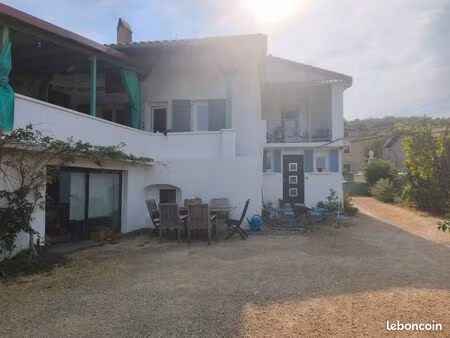 appartement dans maison avec jardin