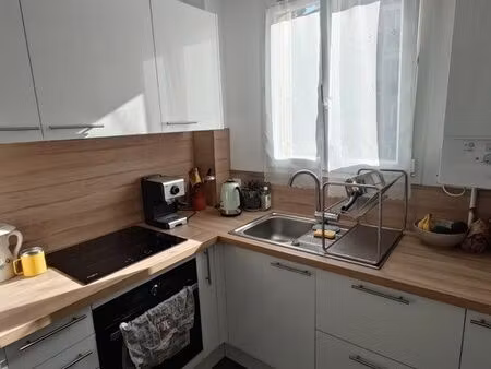 à louer – superbe f2 entièrement rénové d’environ 40 m² avec balcon et cave – bas de montm