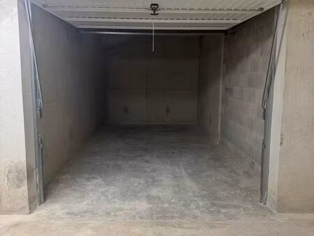 garage 15m2 résidence villa angelica / rue de genève