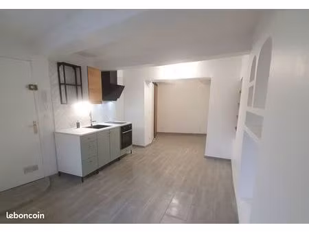 studio entièrement rénové à louer à eyguières / particulier