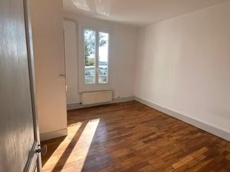 t3 de 55m2 en rdc dans une petite rue calme