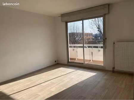 t2 45 m² lumineux avec balcon – résidence sécurisée – bellerive-sur-allier – 570 cc