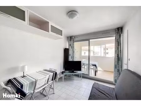 appartement t2 cabine et loggia de 35 m2 à sète 34200