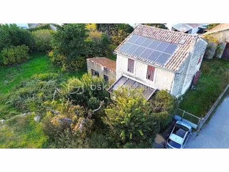 a vendre maison avec un jardin et 2 places de parking sur vernègues