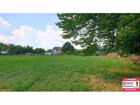 terrain de 4 165 m²