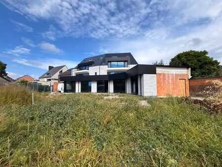 local commercial nouvellement construit sur un endroit comme