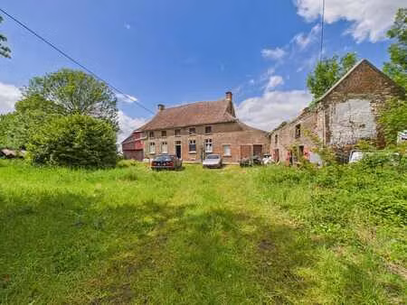 ancienne fermette sur un magnifique terrain de 13.863 m²