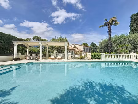 location meublée villa 7 pièces 197.09 m² à roquefort-les-pins (06330)  4 500 €