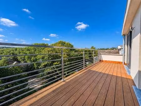 penthouse renove - gare trains - commerces