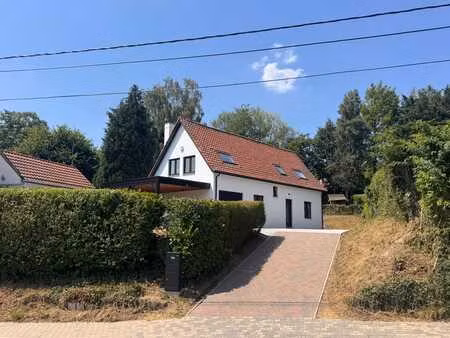 maison 4 façades 3 chambres et un bureau et à lasne