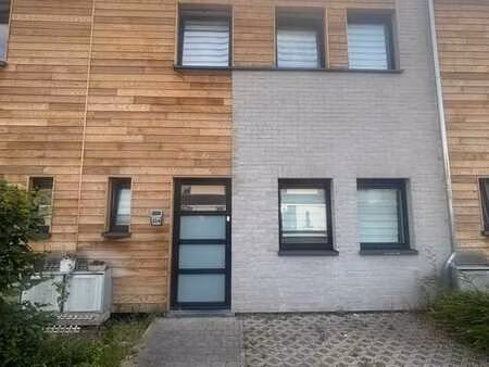 maison récente 4 chambres  avec terrasse et jardin